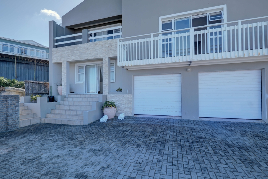 4 Bedroom Property for Sale in Seaview Eastern Cape